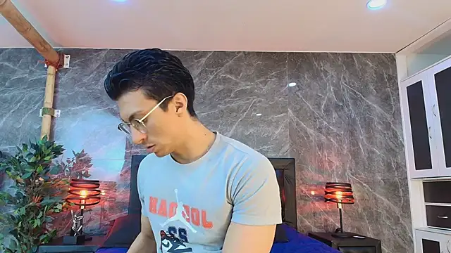 Snapshot of ApoloCruz chatting on May 2026 04:08:02 AM ApoloCruz online show from May 2026 04:08:02 AM