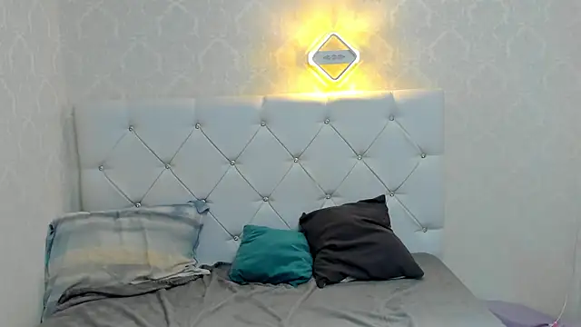 GladysHewell online show from January 2025 01:21:01 PM