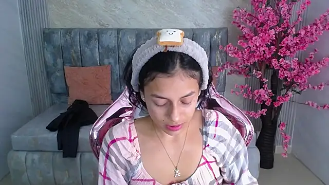 Snapshot of lilith_petit_sub chatting on January 2025 12:54:02 PM lilith petit sub online show from January 2025 12:54:02 PM