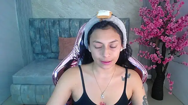 Snapshot of lilith_petit_sub chatting on February 2025 12:44:01 PM lilith petit sub online show from February 2025 12:44:01 PM