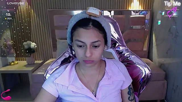 Snapshot of lilith_petit_sub chatting on February 2025 01:01:01 PM lilith petit sub online show from February 2025 01:01:01 PM