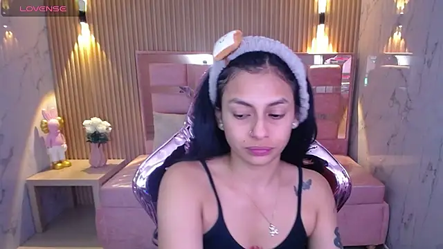 Snapshot of lilith_petit_sub chatting on February 2025 01:01:01 PM lilith petit sub online show from February 2025 01:01:01 PM