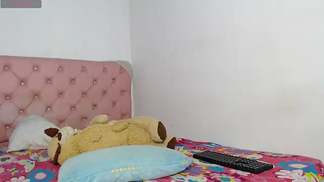 Snapshot of elettra_parisi19 chatting on February 2025 11:42:01 PM elettra parisi19 online show from February 2025 11:42:01 PM