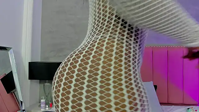 Alaia Colins online show from November 2025 10:28:01 AM