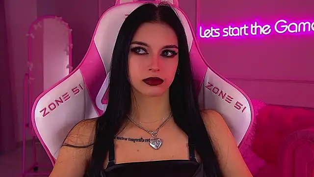 Snapshot of BeverlyMost chatting on February 2026 06:45:02 AM BeverlyMost online show from February 2026 06:45:02 AM