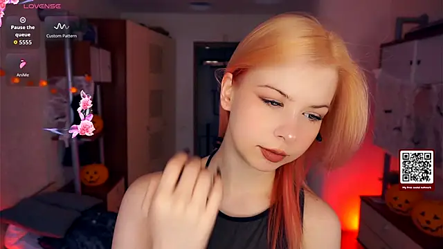 LynetHakes online show from October 2025 04:22:01 AM