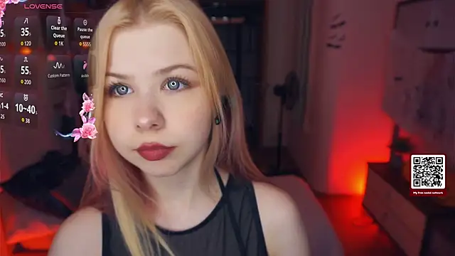 LynetHakes online show from October 2025 04:20:02 AM