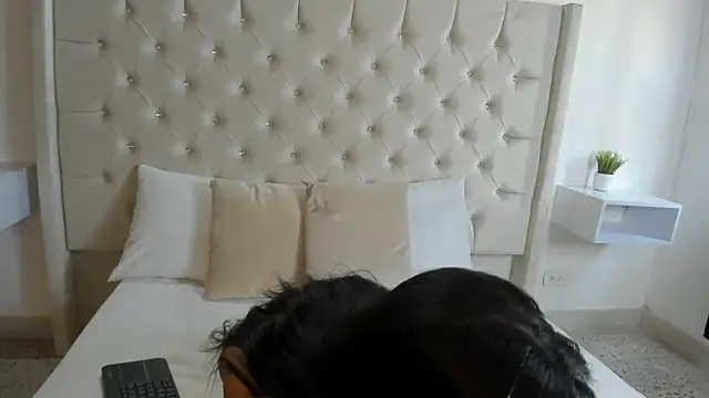 Snapshot of bella_bloomg chatting on March 2025 03:16:02 PM bella bloomg online show from March 2025 03:16:02 PM