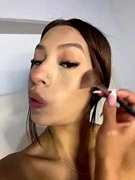 Snapshot of bella_bloomg chatting on November 2025 09:15:01 PM bella bloomg online show from November 2025 09:15:01 PM