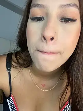 Snapshot of bella_bloomg chatting on November 2025 07:48:02 PM bella bloomg online show from November 2025 07:48:02 PM