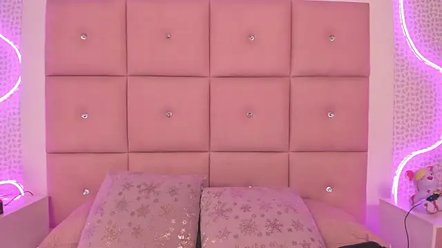 CAYLINCOLLINS online show from February 2026 03:54:01 AM