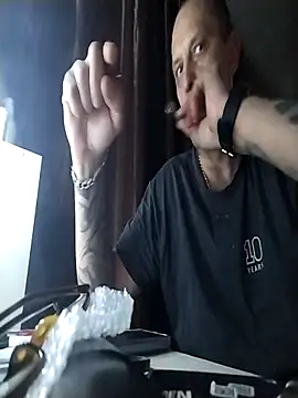 MaxDevilWhite online show from November 2025 07:57:01 PM