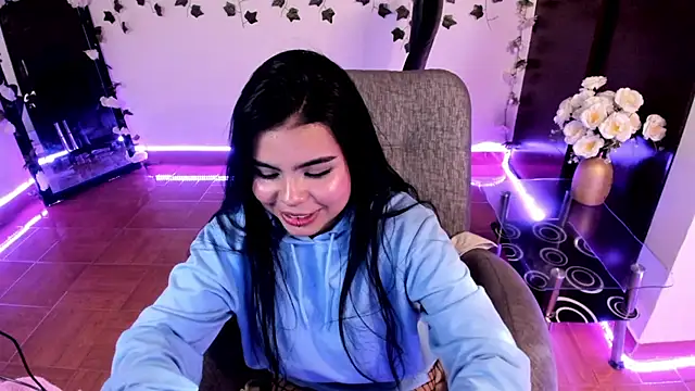 Snapshot of saray__jones chatting on January 2025 01:11:01 PM saray jones online show from January 2025 01:11:01 PM