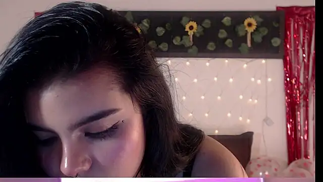 Snapshot of saray__jones chatting on February 2025 08:15:02 PM saray jones online show from February 2025 08:15:02 PM