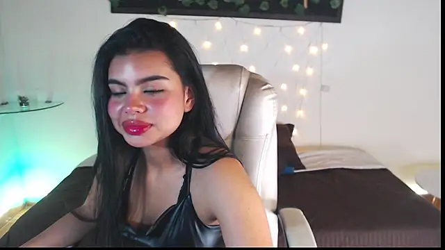 Snapshot of saray__jones chatting on February 2025 01:53:02 PM saray jones online show from February 2025 01:53:02 PM