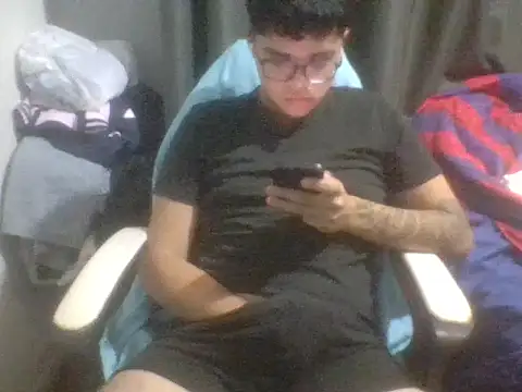 luciano18  online show from January 2025 12:16:02 AM