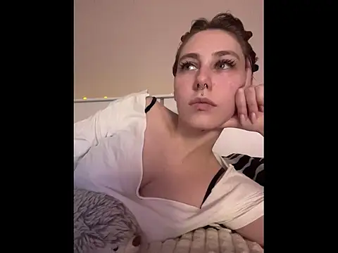 Molli Luv online show from November 2025 08:30:01 PM