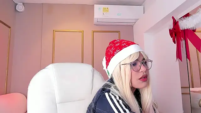 ZoeySnow online show from December 2025 12:11:02 PM