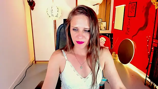 Snapshot of EmiliaBedy chatting on June 2026 02:33:01 PM EmiliaBedy online show from June 2026 02:33:01 PM