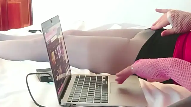 Snapshot of Cucked_Sissy_Bitch chatting on February 2026 01:25:02 AM Cucked Sissy Bitch online show from February 2026 01:25:02 AM