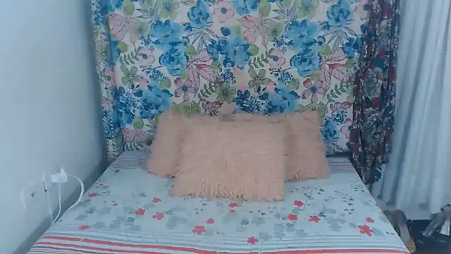 Snapshot of Sweeetnaughty chatting on February 2025 03:03:01 PM Sweeetnaughty online show from February 2025 03:03:01 PM