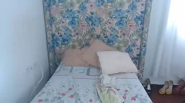 Snapshot of Sweeetnaughty chatting on February 2025 07:32:02 PM Sweeetnaughty online show from February 2025 07:32:02 PM