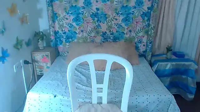 Snapshot of Sweeetnaughty chatting on October 2025 01:37:02 AM Sweeetnaughty online show from October 2025 01:37:02 AM