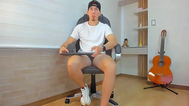 Tombarden online show from December 2025 07:07:01 PM