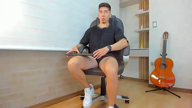 Tombarden online show from December 2025 07:32:01 PM