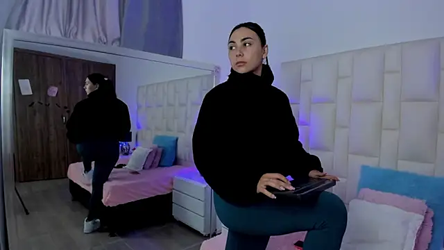 Ariana rouse online show from November 2025 05:59:01 PM