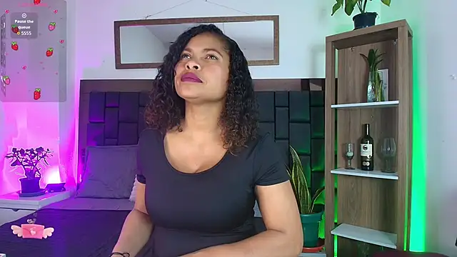 CamiilaReyes online show from April 2026 03:17:02 PM