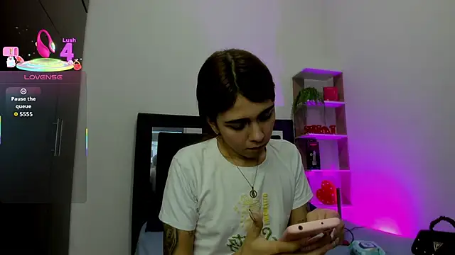 Nicol TransGirl online show from April 2026 04:24:01 AM