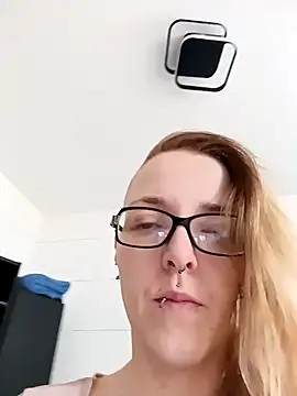 Astrid-Gilbert online show from February 2025 12:44:01 PM