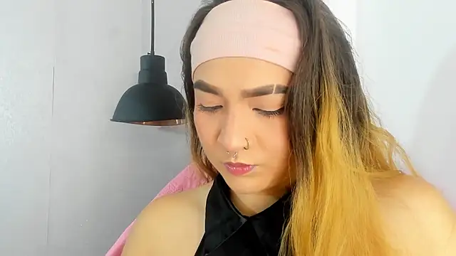 Shanntal  online show from October 2025 02:19:01 PM