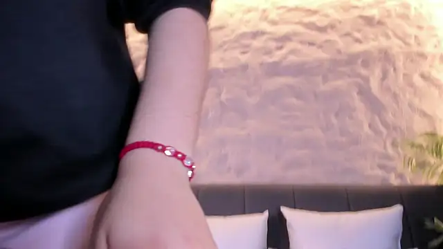 Shanntal  online show from February 2026 12:28:02 PM