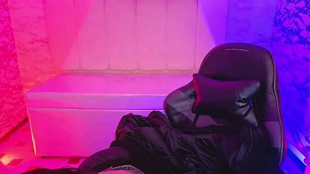 Hela v online show from March 2026 12:55:02 PM