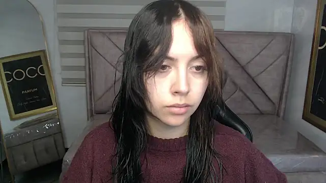 Snapshot of Hela_v chatting on May 2026 12:13:01 PM Hela v online show from May 2026 12:13:01 PM