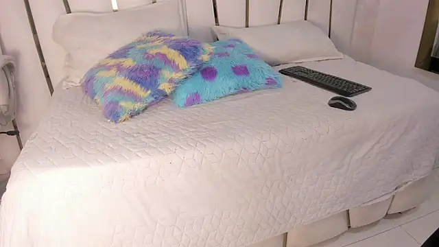 violet gray  online show from February 2025 11:50:02 AM