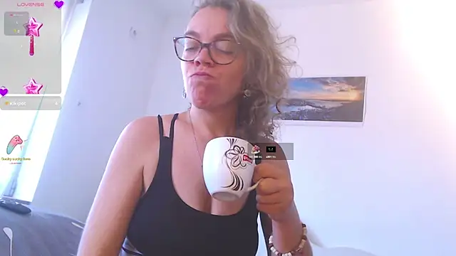 Ju-Hot online show from September 2025 02:08:01 PM