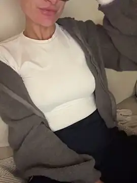 Snapshot of Phoebe_Lily chatting on October 2025 07:24:02 PM Phoebe Lily online show from October 2025 07:24:02 PM