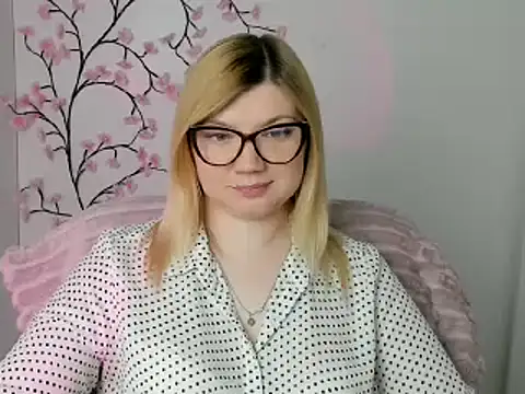 Snapshot of Lola_moree chatting on May 2026 12:02:01 PM Lola moree online show from May 2026 12:02:01 PM