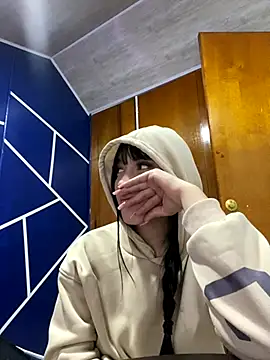 Melody rousse  online show from November 2025 08:31:01 PM