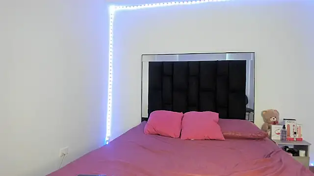 victoriacolin online show from March 2025 12:23:02 PM