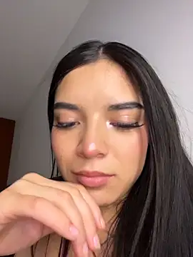 eileensophi online show from April 2026 06:19:01 AM