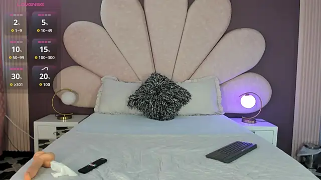 AliDiaz  online show from November 2025 07:36:03 PM