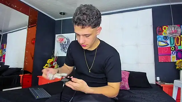 Snapshot of Thomas_May4rs chatting on March 2025 04:30:02 AM Thomas May4rs online show from March 2025 04:30:02 AM