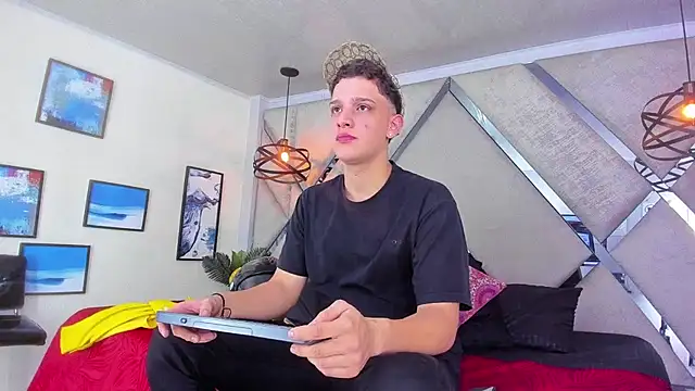 Snapshot of Thomas_May4rs chatting on March 2025 03:34:01 AM Thomas May4rs online show from March 2025 03:34:01 AM