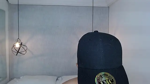 Liiamthompson online show from March 2025 02:23:01 PM