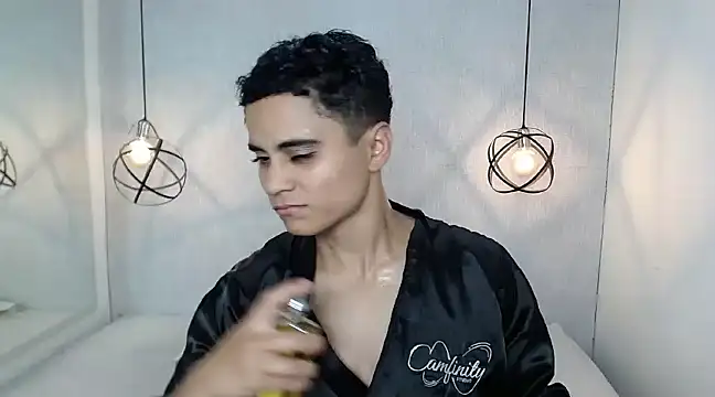 Liiamthompson online show from March 2025 05:39:02 PM