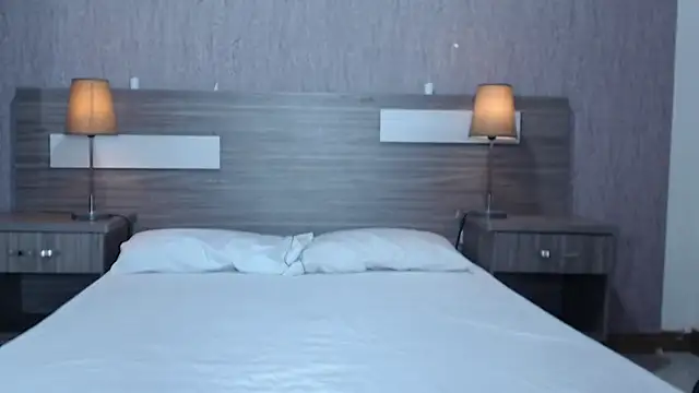 Liiamthompson online show from September 2025 08:59:01 AM